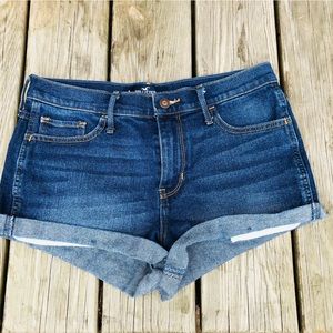 HOLLISTER JEANS SHORTS Size 9 / W 29 High Rise Short - Short / Denim Stretch